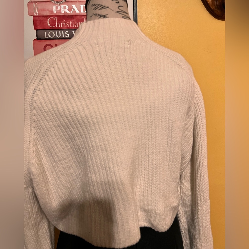 Hollister White Cropped Chunky Cable Knit Neck Sweater size M - Picture 4 of 8